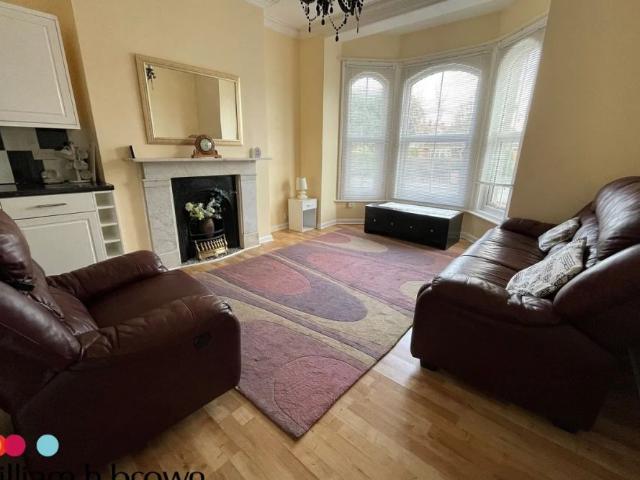 Apartment for rent in Upper Dovercourt, Dale Hill