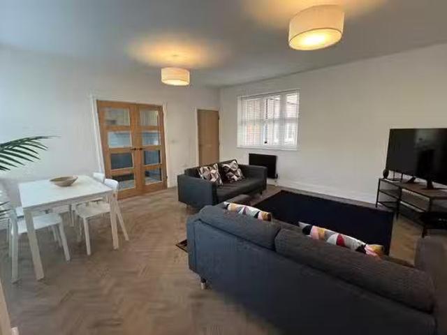 Apartment for rent in Upper Dovercourt, Dale Hill