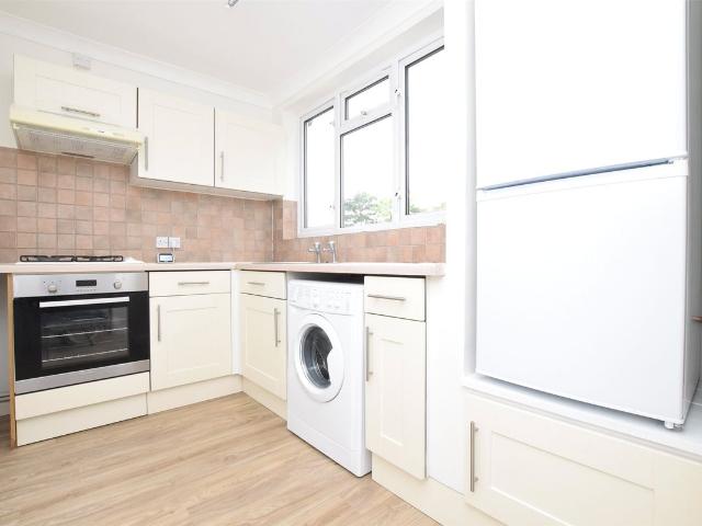 Apartment for rent in Gidea Park, Greater London