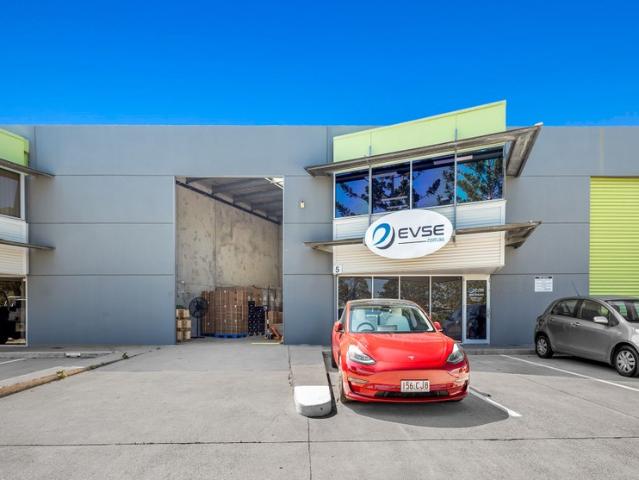 Warehouse for rent in Toombul, Queensland
