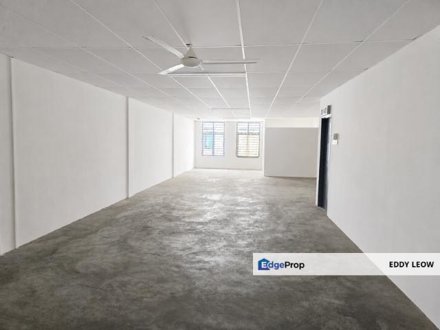 Shop for rent in Malaka