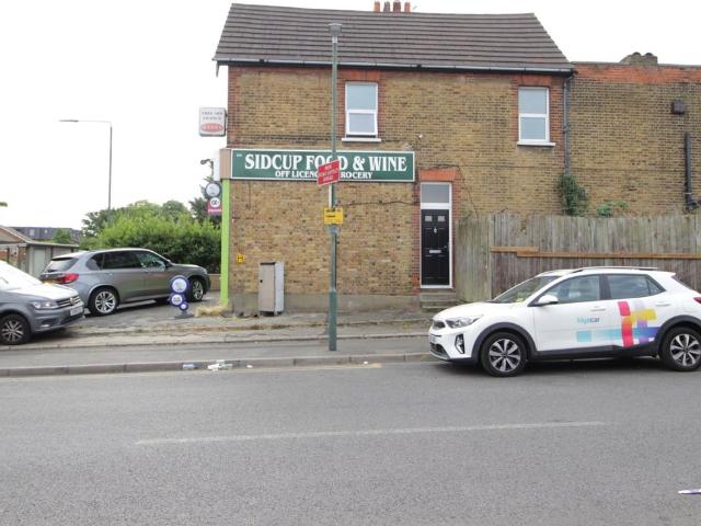Apartment for rent in Longlands, Greater London