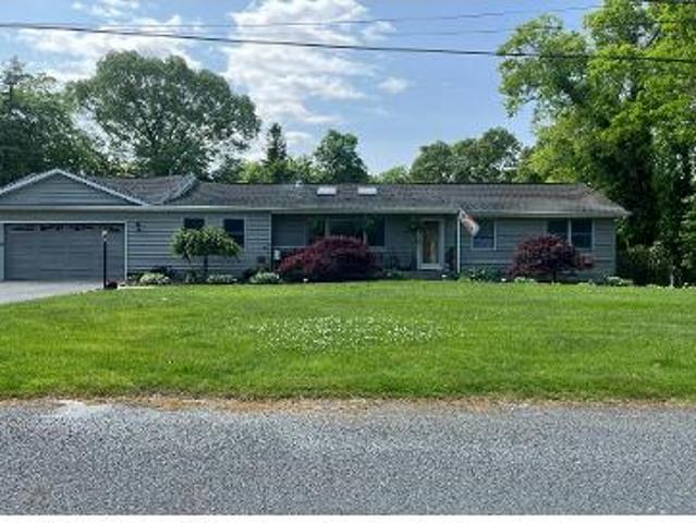 House for sale in Bayville