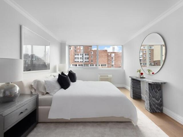 Apartment for sale in Arverne, New York