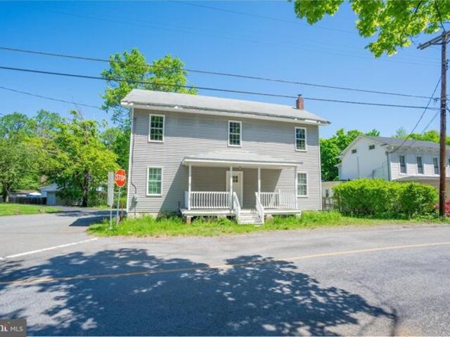 House for sale in Asbury
