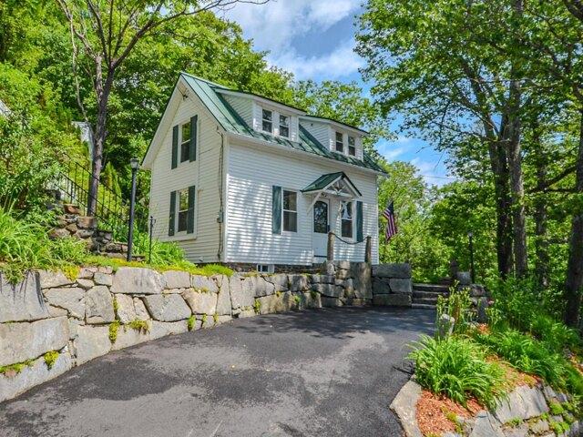 House for sale in Sunapee
