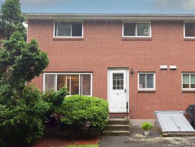 Condo for sale in Clicquot, Millis