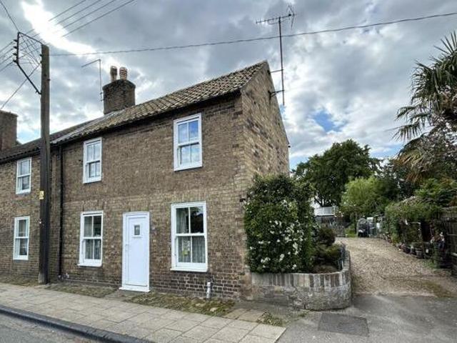House for sale in Lyons, Greater London