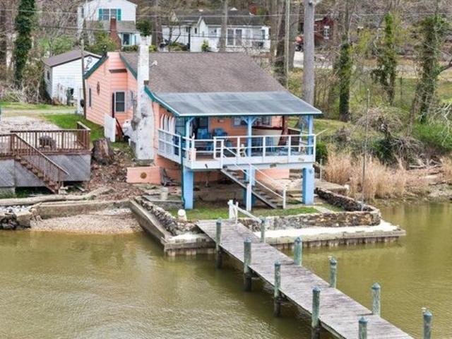House for sale in Elkton