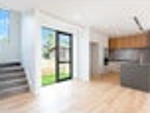 Townhouse for rent in Whangaparaoa