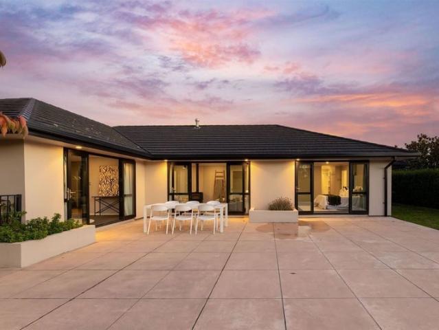 House for rent in Chaslands, Canterbury