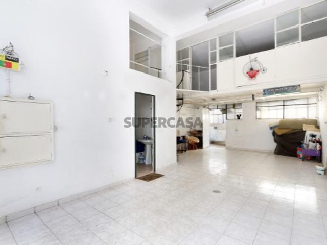 Armazém venda em Santiago Dos Velhos, Lisboa