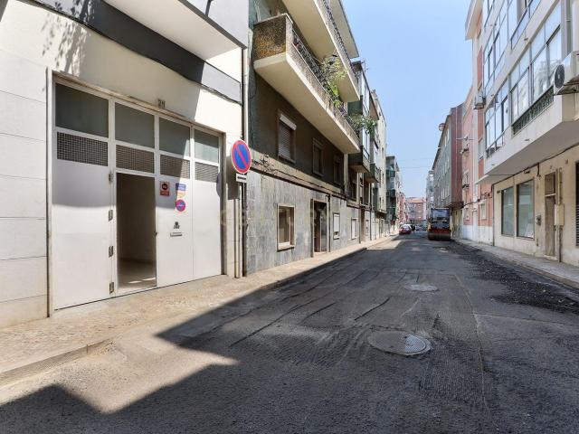 Loja venda em Santiago Dos Velhos, Lisboa