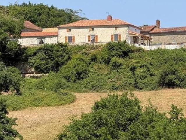 Maison vente à Montmorillon, Charroux
