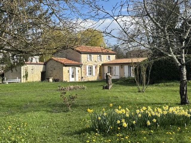 Maison vente à Ruffec, Charente
