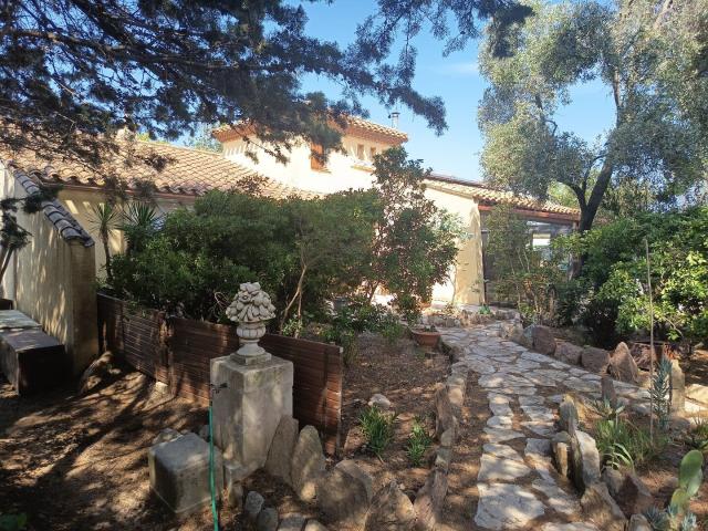 Maison vente à Narbonne, Cascastel-des-corbières