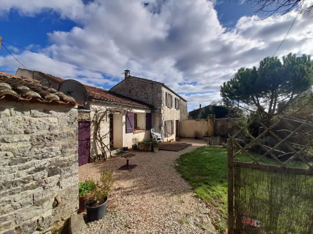 Maison vente à Saint-Jean-d'Angély, Saint-mandé-sur-brédoire