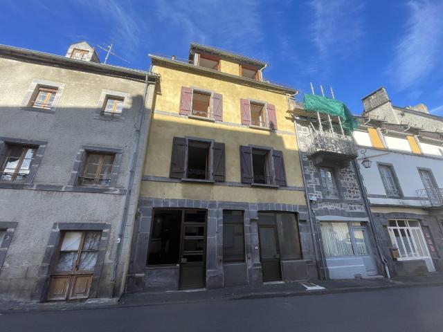 Maison vente à La Gratade, Rochefort-Montagne