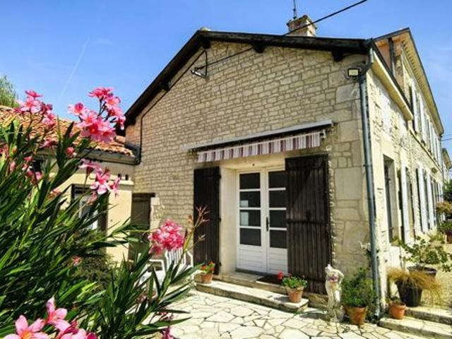 Maison vente à Villeneuve-la-Comtesse, Charente-Maritime