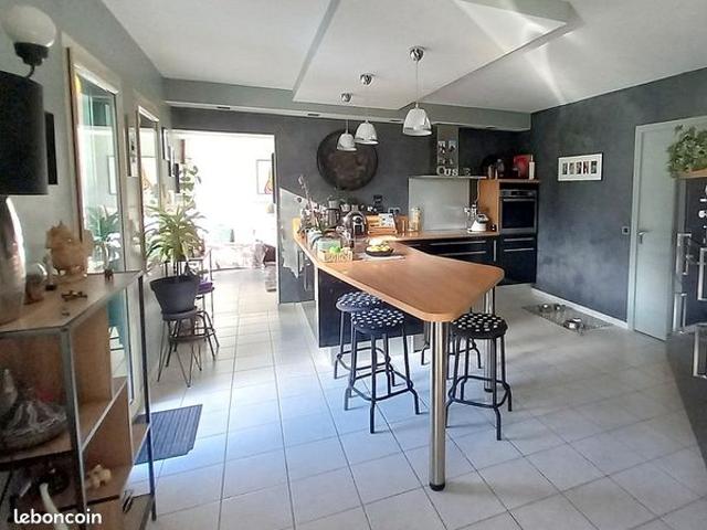 Maison vente à Mayenne, Contest
