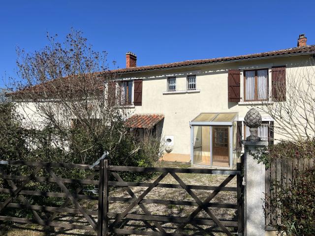 Maison vente à Confolens, Beaulieu-sur-sonnette