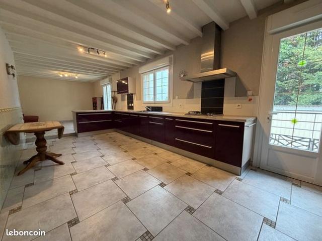 Maison vente à Angers, Baracé
