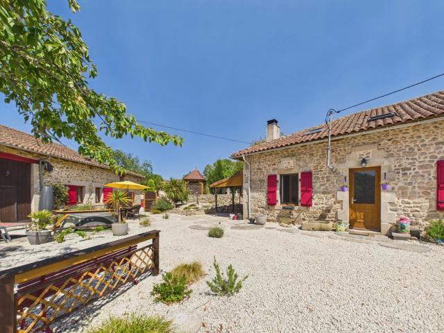 Maison vente à Nontron, Champniers-et-reilhac