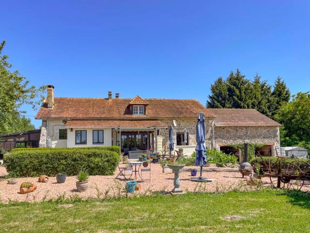 Maison vente à Nontron, Saint-saud-lacoussière
