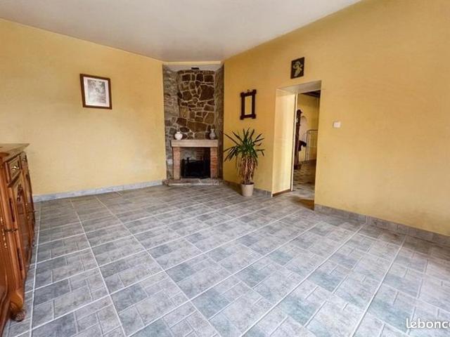 Maison vente à Angers, Tiercé