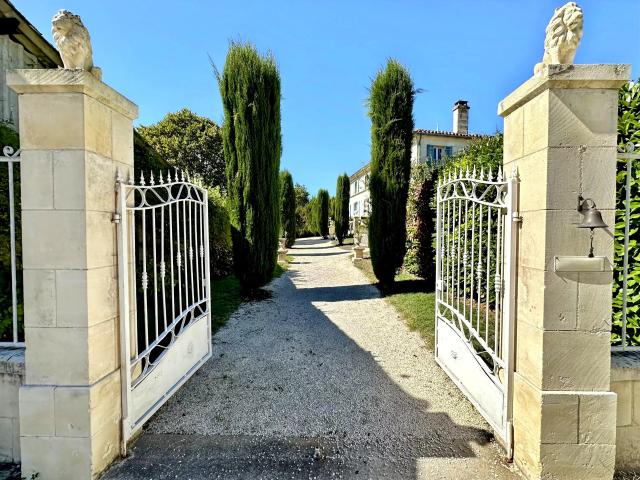 Maison vente à La Haute Côte, Saint-Dizant-du-Gua