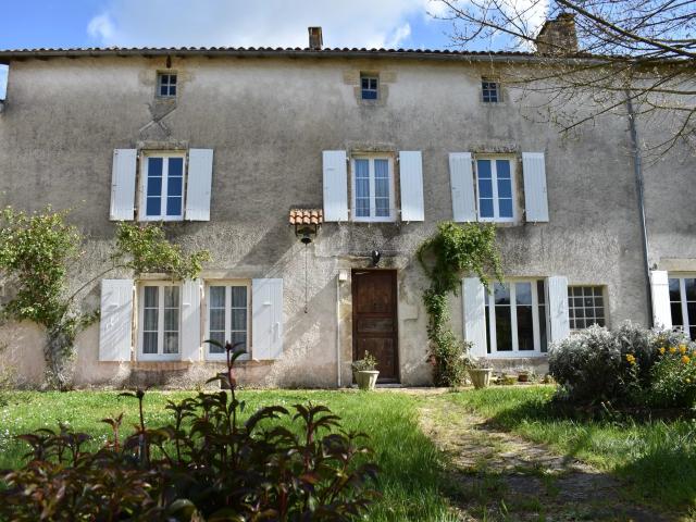 Maison vente à Niort, Mellé