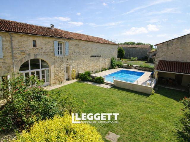 Maison vente à Confolens, Charmé