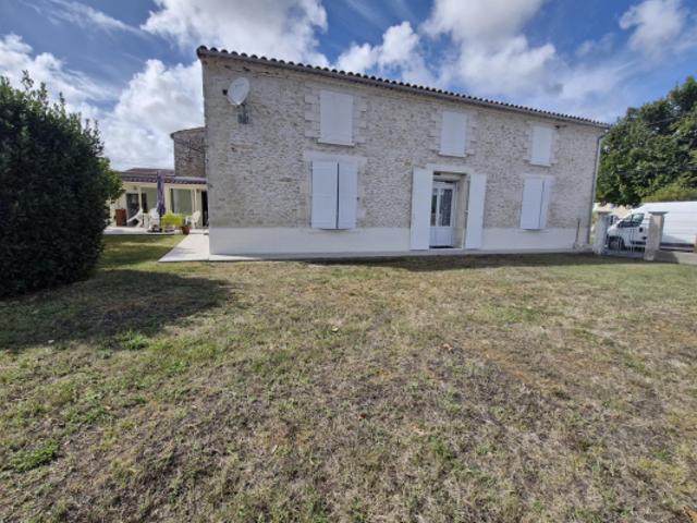 Maison vente à Saintes, Corme-ecluse