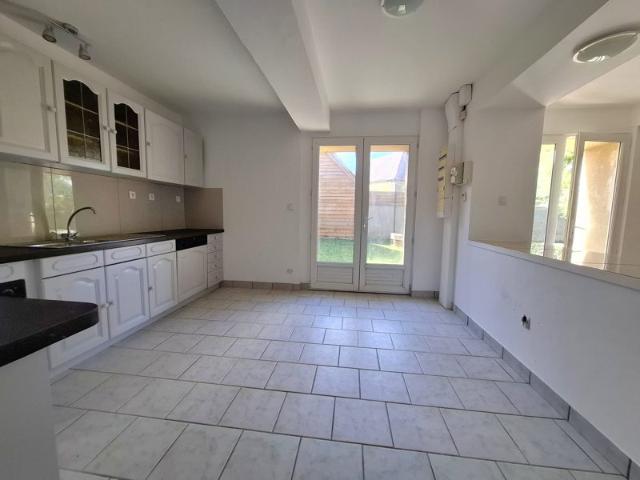 Maison vente à Mamers, Doucelles