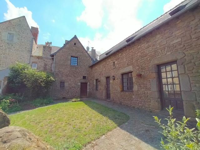 Maison vente à Mayenne, Courcité