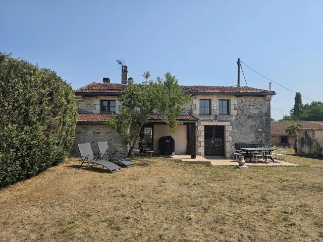 Maison vente à Confolens, Nieuil