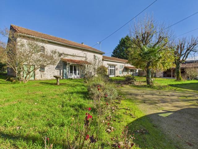 Maison vente à Confolens, Courcôme