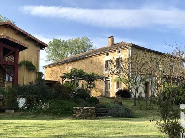 Maison vente à Nontron, Bussière-badil