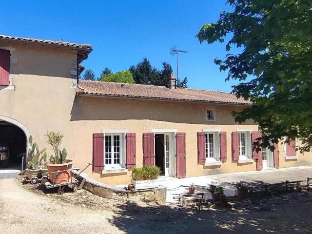 Maison vente à Confolens, Vieux-ruffec