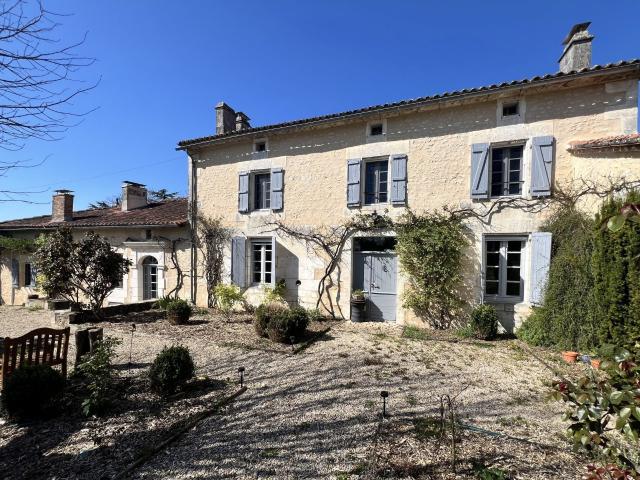 Maison vente à Angoulême, Aignes-et-puypéroux