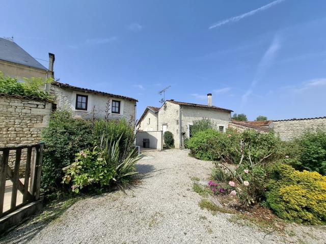 Maison vente à Saint-Jean-d'Angély, Matha