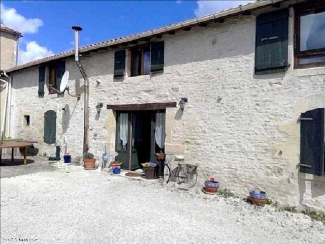 Maison vente à Confolens, Cellefrouin