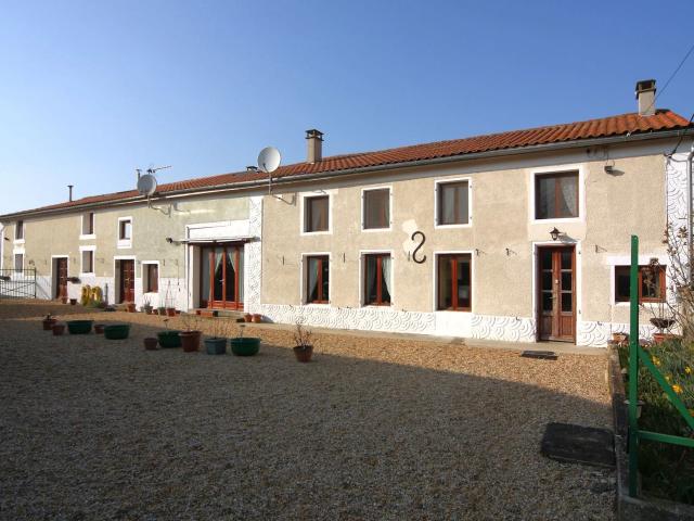 Maison vente à Saint-Jean-d'Angély, Néré