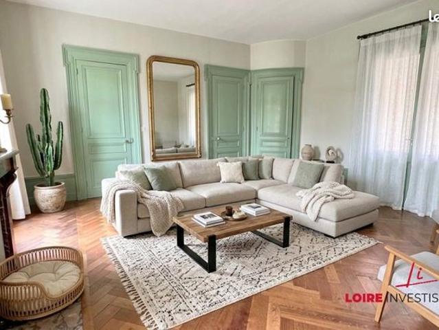 Maison vente à Saint-Étienne, L'etrat