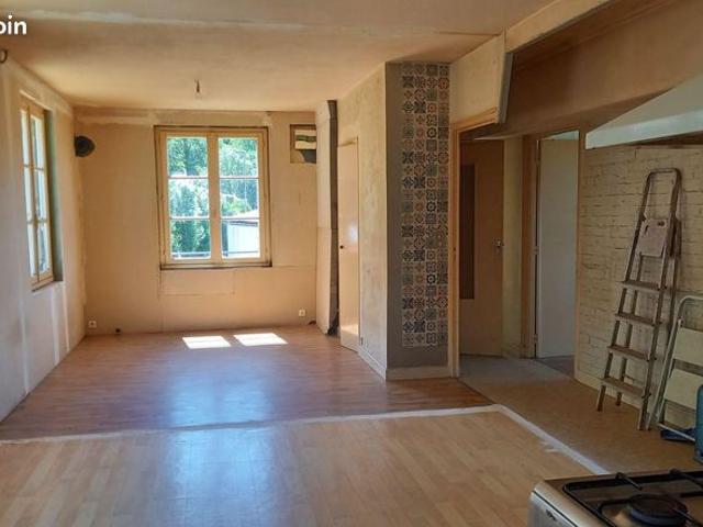 Maison vente à Jou-sous-Monjou, Cantal