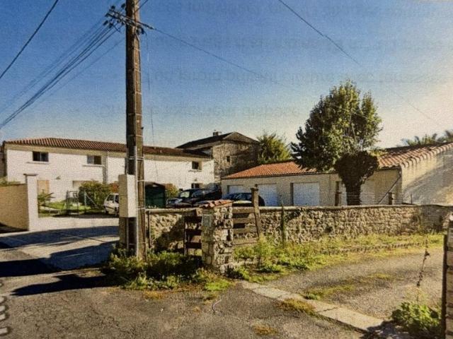 Maison vente à Angoulême, La Couronne