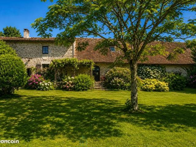 Maison vente à Nontron, Saint-martin-le-pin