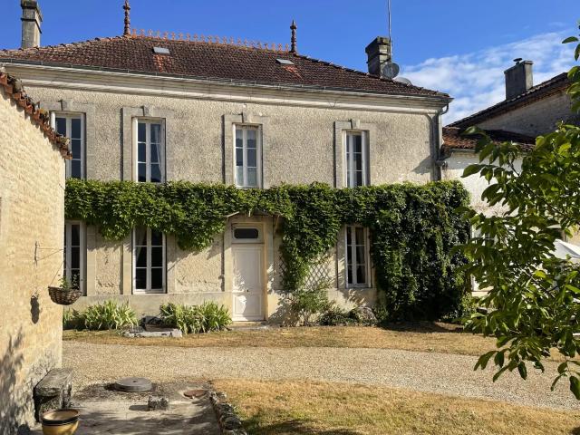 Maison vente à Saint-Jean-d'Angély, Saint-pierre-de-juillers