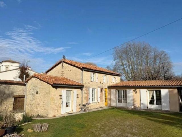 Maison vente à Confolens, Ruffec