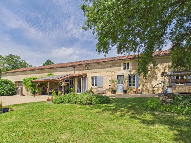 Maison vente à Angoulême, Montbron